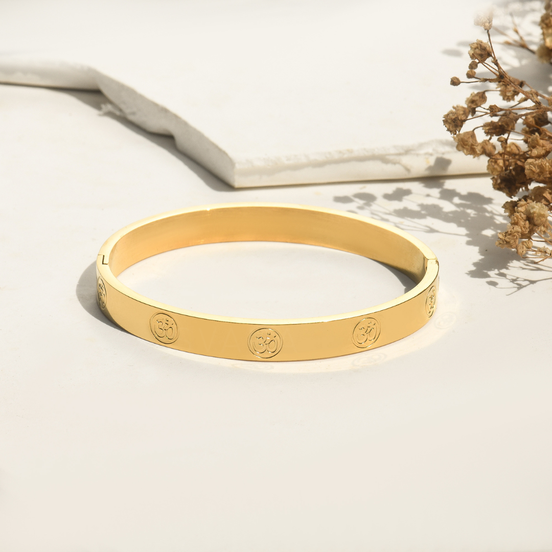Mom To Daughter, I’ll Always Be With You Carved Om Bracelet
